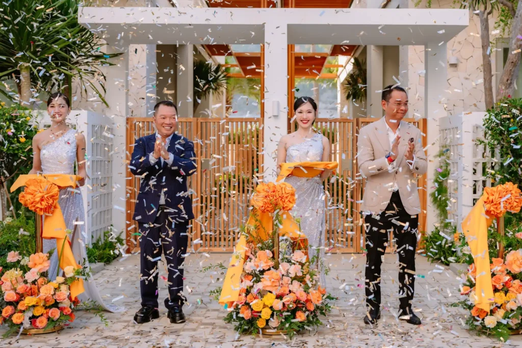 Ông.Kiều Hữu Dũng (Bên trái) và Ông. Nguyễn Đức Quang tại sự kiện Khai trương nhà mẫu La Tiên Villa